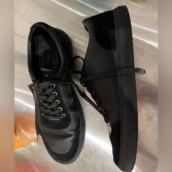 Harry’s of London black sneakers. Suede trim. Size 45 - Picture 4 of 6